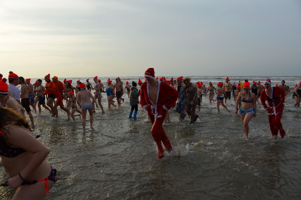 ../Images/Nieuwjaarsduik Nederzandt 2015 105.jpg